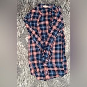 Abercrombie & Fitch Flannel XS can fit a small